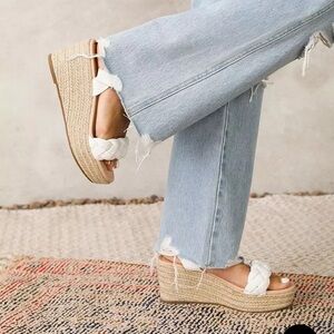 Qupid Caleb Flatform Sandal White Wedges Size 6.5 from Buckle